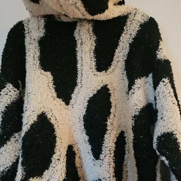 SANDY LIANG Pullover Hoodie - Picture 4 of 4